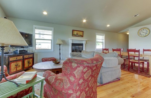 Larkspur House | The Heyburn Cottage (Upstairs)