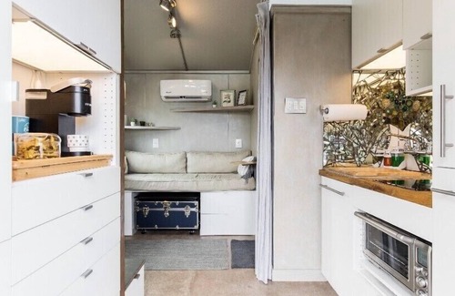 Kessler House | The Hidden Cliff-Tiny Bishop Arts Tree House with Downtown View