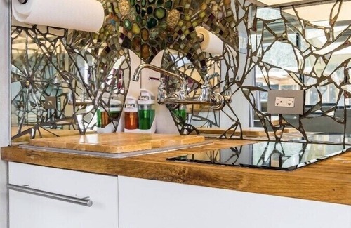 Kessler House | The Hidden Cliff-Tiny Bishop Arts Tree House with Downtown View