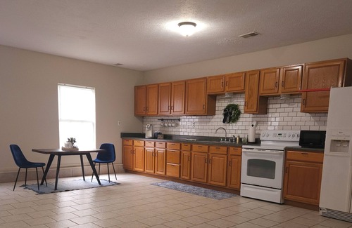 Bardstown Other | The Hidden Jewel is a cozy farmhouse in charming Bardstown with AC.