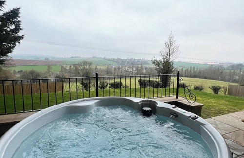 Symonds Yat Cabin | The Hideaway at Symonds Yet with Hot Tub