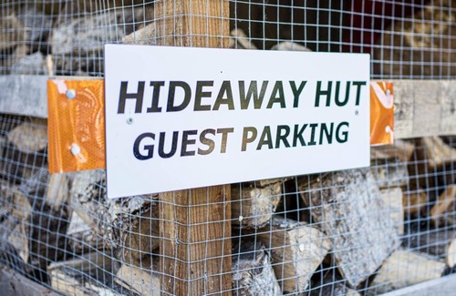 Whitestone Apartment | The Hideaway Hut - 1 Bed Shepherds Hut - Dodmarsh