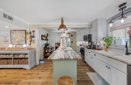 Crescent Beach House | The High Tide Hideaway @ The Beach