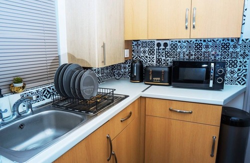 Northampton House | The Highfield Villa, Northampton Centre, Sleeps 10