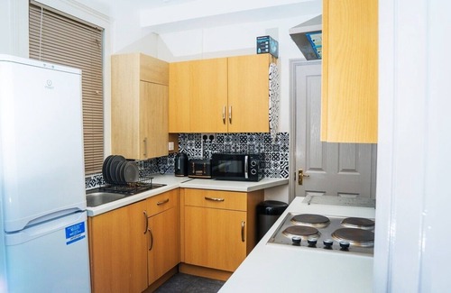 Northampton House | The Highfield Villa, Northampton Centre, Sleeps 10