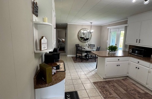 Hickory House | The Hildebran Hideaway is a Charming 2-bedroom in the countryside of Hickory, NC