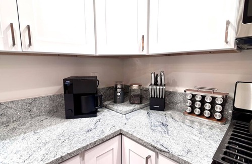 Swiss Manor House | The Hillcrest Hideaway - Modern Elegance - Hot Tub