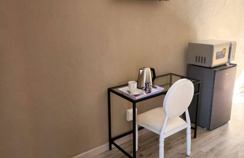 Newcastle House | The Hills Guest House