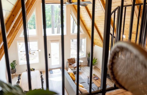 Lillington Ski Chalet | The Hillside Chalet! w/ Fire Pit! Close to Campbell University