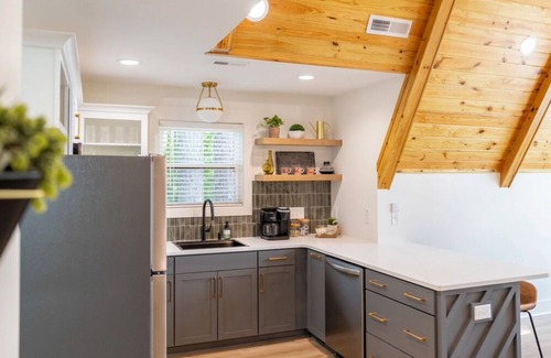 Lillington Ski Chalet | The Hillside Chalet! w/ Fire Pit! Close to Campbell University