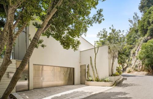 Hollywood Hills West Villa | The Hillside Dreamscape