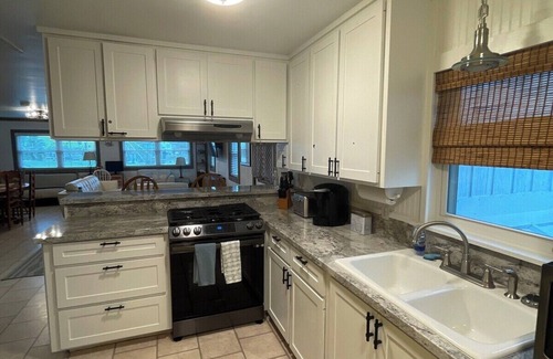 Dickinson House | The HOEK Hotel with Private Boat Slip and Pirate Bar