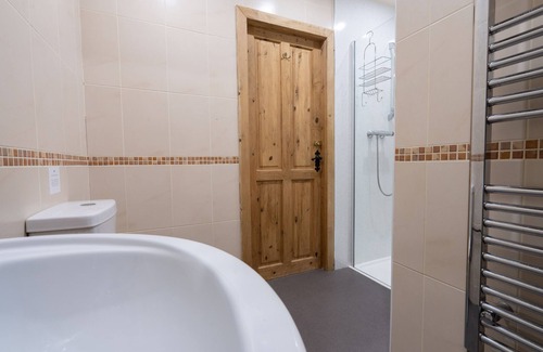 Peak District National Park Cottage | The Holmes Barn - Sleeps 16 - Pet friendly
