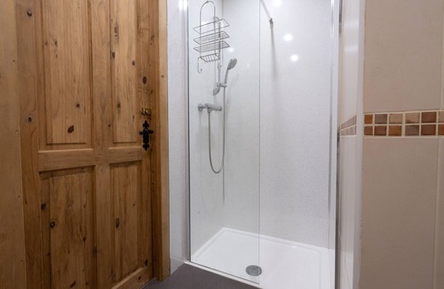 Peak District National Park Cottage | The Holmes Barn - Sleeps 16 - Pet friendly