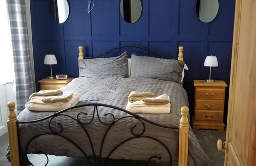 Holyhead House | The Holyhead Lodge, Cottage Bungalow, New & Modern for 2020