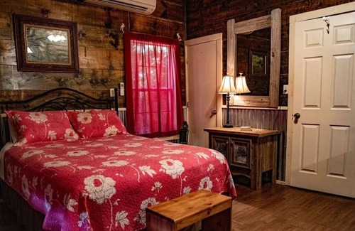 Lindale Cabin | The Home Place-let it be your home away from home for a while!