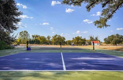 Waco House | The Honeycomb-Tiny Container Home 12 Min. to Magnolia/Baylor