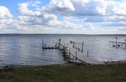 Houghton Lake Cottage | The Houghton Lake Haven - LAKEFRONT WITH TOYS!