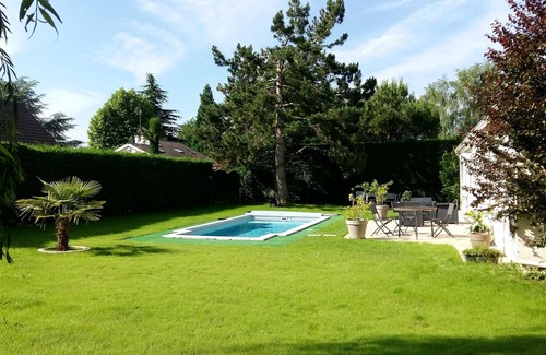 Mennecy House | The house benefits from a large garden, swimming pool it is located 35 KM from PARIS