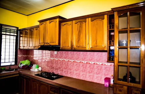 Kuala Terengganu House | The house is a semi-detached house with plenty of parking ,and near to the beach