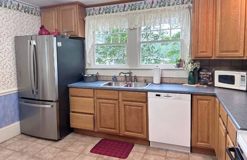 Lattimore Bed & Breakfast | The Hunt House Bed & Breakfast: A traditional country home, away from home!