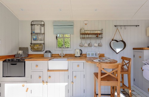 Alderbury Cottage | The Hut at Hole Farm