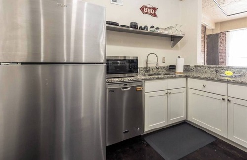 Downtown Memphis Apartment | The Iconic Memphis Studio!