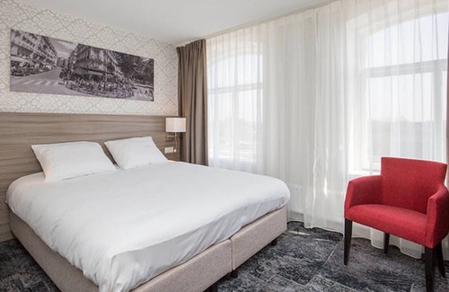 Edelstenenbuurt Hotel | The Ideal Place to Soak Up Dutch Tradition and Seaside Life! Free Breakfast!