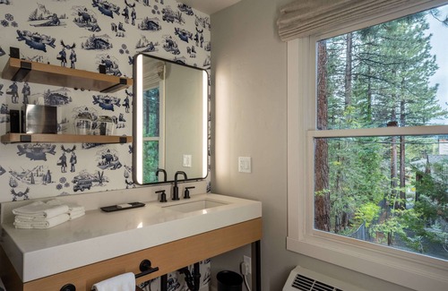 Incline Village Hotel | The Incline Lodge