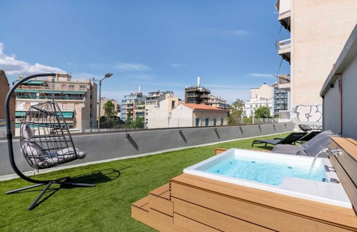 Kerameikos Apartment | The Industrial Loft Private Rooftop & Jacuzzi