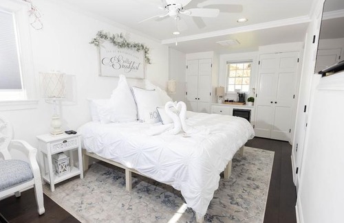 Centreville Hotel | The Inn At Whitewing Farm