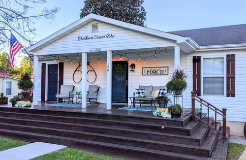 Damascus House | The Inn on Creeper Way ~ cozy & right on the trail