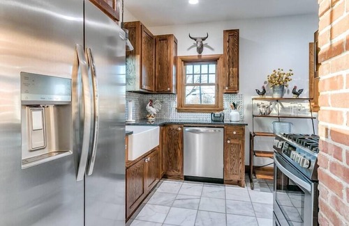 Guthrie House | The Inn - Temple view w/Jacuzzi