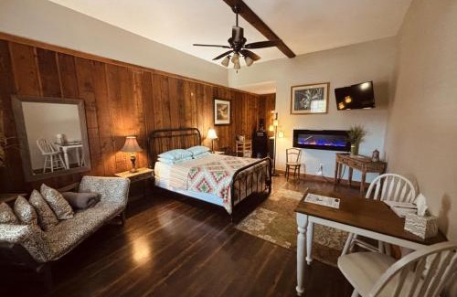 Nashville Cabin | The Iris Garden Downtown Cottages and Suites
