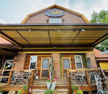 Nashville Cabin | The Iris Garden Downtown Cottages and Suites