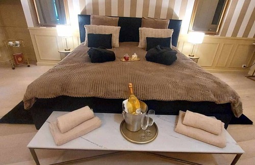 Bethune Bed & Breakfast | The Isabelle de Luxembourg Suite