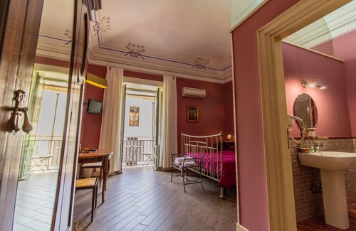 Santo Stefano di Camastra Bed & Breakfast | THE PALACE B&B and Apartments - FLOWER LUXURY ROOM