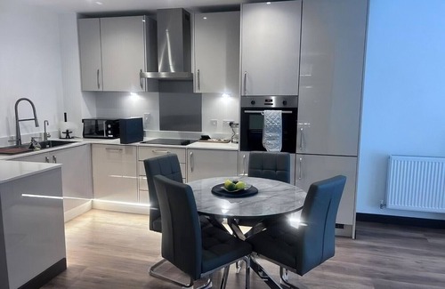 Harlow Apartment | The Ivy Abode 2 bedroom Apartment