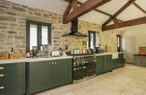 Govilon Cottage | THE IVY BARN, family friendly, character holiday cottage in Govilon