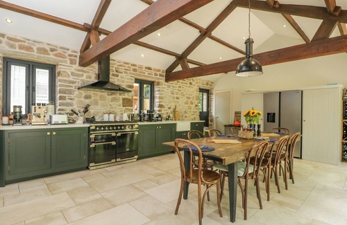 Govilon Cottage | THE IVY BARN, family friendly, character holiday cottage in Govilon