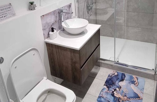 Seacroft Cabin | The Ivy guest house - near Roundhay Park