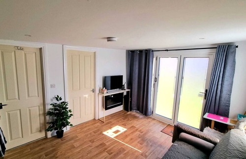 Seacroft Cabin | The Ivy guest house - near Roundhay Park