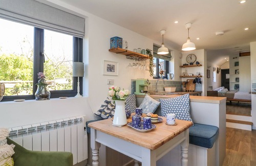 Broadwey Cottage | THE KILN HOUSE, romantic, with a garden in Weymouth