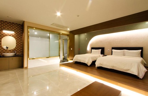 Yeonje-Gu Hotel | The King Hotel