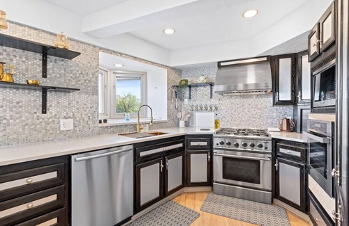 Castle Rock Villa | The KingDome: A Unique, Royal Experience w/Hot Tub/Gym/Steam Room & Views!