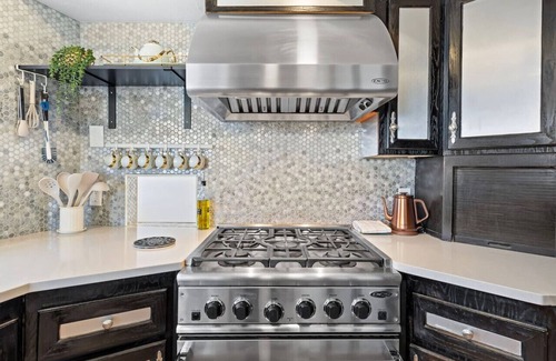 Castle Rock Villa | The KingDome: A Unique, Royal Experience w/Hot Tub/Gym/Steam Room & Views!