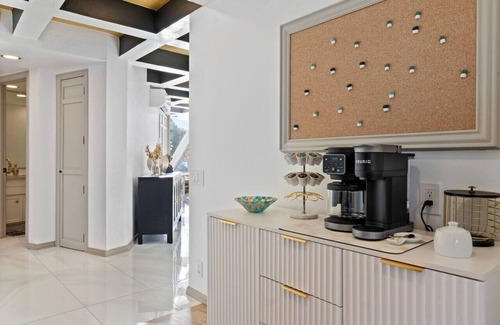 Castle Rock Villa | The KingDome: A Unique, Royal Experience w/Hot Tub/Gym/Steam Room & Views!