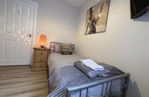 Weston-super-Mare Apartment | The Kyrenia