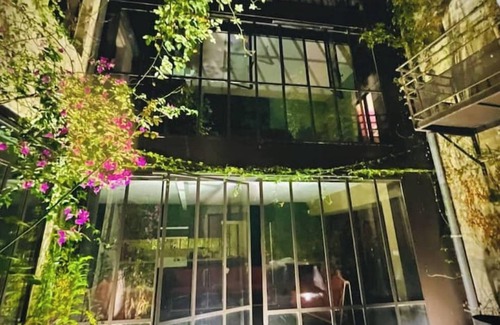 Rochefort House | The Lady of Glass
