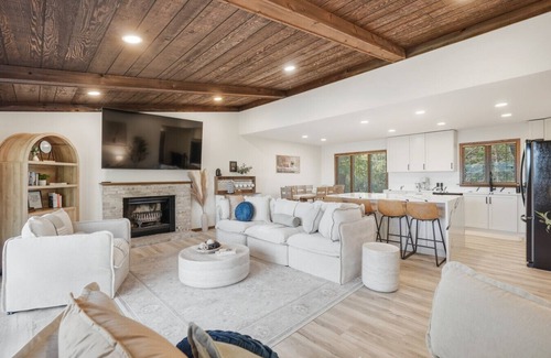 Hudson House | The Lake House | Faith-Focused Retreat + Sauna